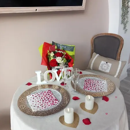 Avec Spa, Piscine Et Sauna Privatif לינה וארוחת בוקר